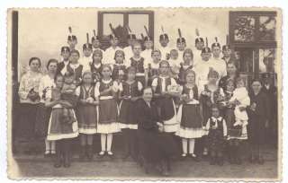 004 Ünnepnap az iskolában 1912-ből.jpg