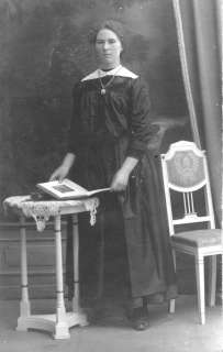107 Gozdán Anna szül. 1896 (polgári öltözet).jpg